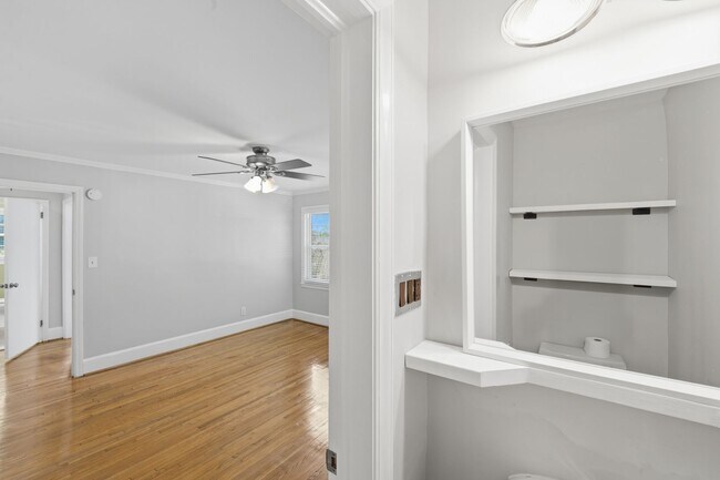 Building Photo - Charming 2BR Home with Modern Updates in Prime Charlotte Location