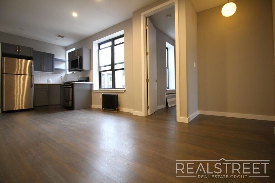 Building Photo - 2 BR in Crown Heights!