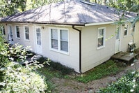 Building Photo - Walk or Ride to UNC Hospital from this 2 bedroom condo