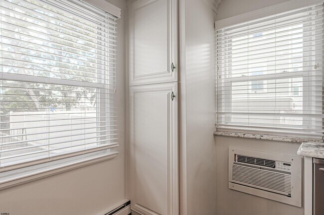 Building Photo - 9506 Ventnor Ave