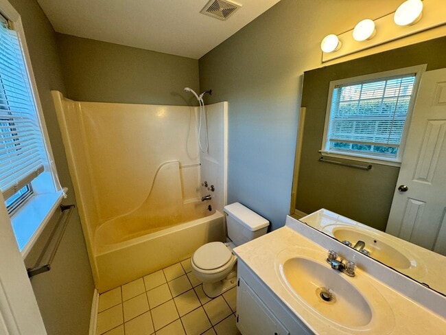 Building Photo - 3BR/2BA Home