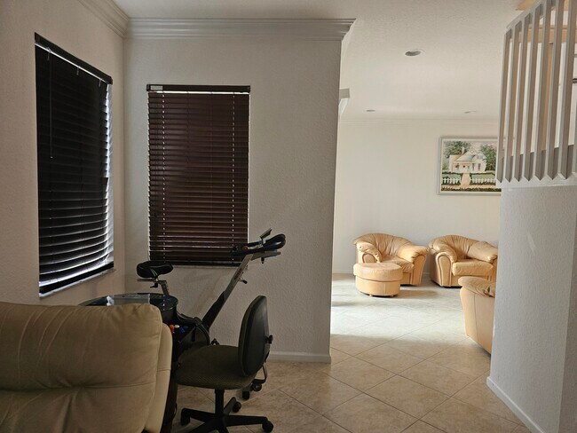 Building Photo - 7533 Topiary Ave