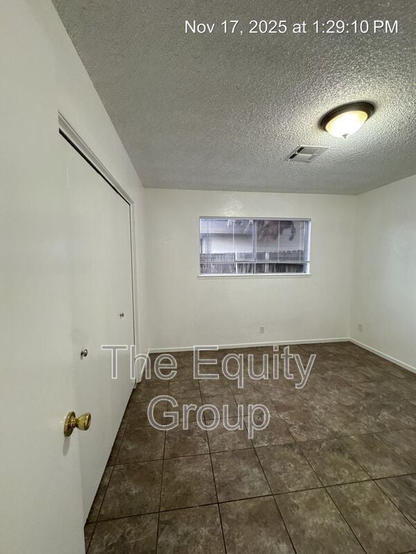 Building Photo - 2736 S Sallee St