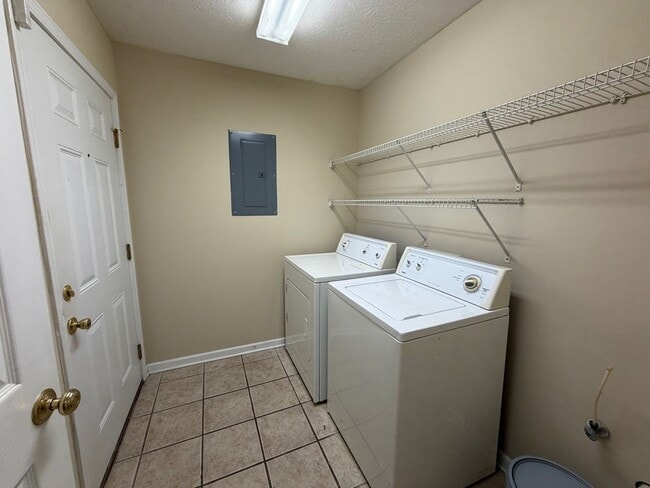 Building Photo - 147 Harmon Dr