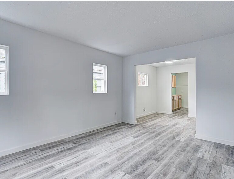 Building Photo - 734 N Arnolda Ave