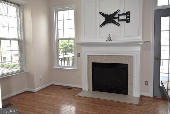 Building Photo - 43768 Virginia Manor Terrace