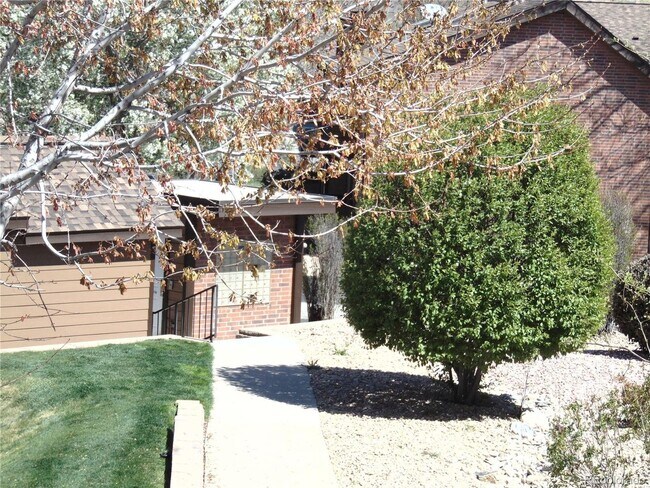Building Photo - LOCATION LOCATION!! Newly updated 1-bed, 1...