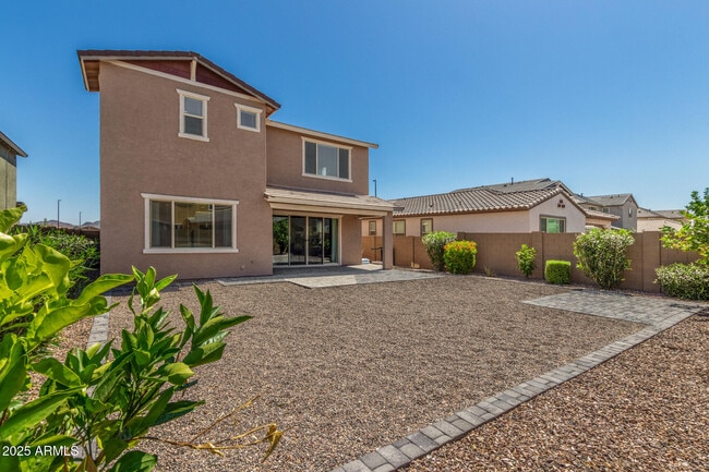 Building Photo - 2250 E Palmdale Ln