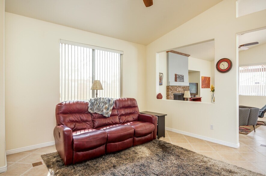 Formal Living Room - 6875 W Harrison St