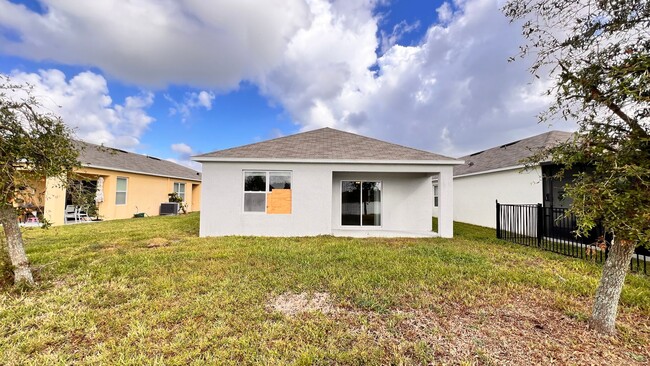 Building Photo - Beautiful 3 Bedroom, 2 Bathroom Home near ...