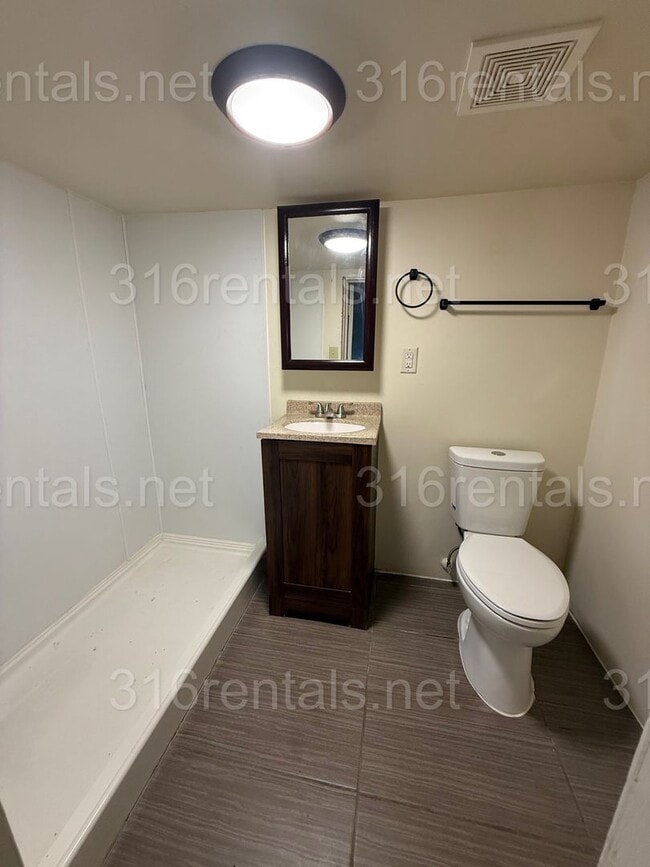 Building Photo - $625 - 1 bedroom / 1 bathroom - Apartment in the McCormick Neighborhood