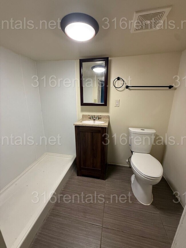 Building Photo - $675 - 1 bedroom / 1 bathroom - Apartment in the McCormick Neighborhood