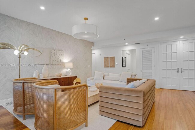 Building Photo - 725 Crandon Blvd