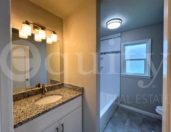 Building Photo - 105 E 500 N
