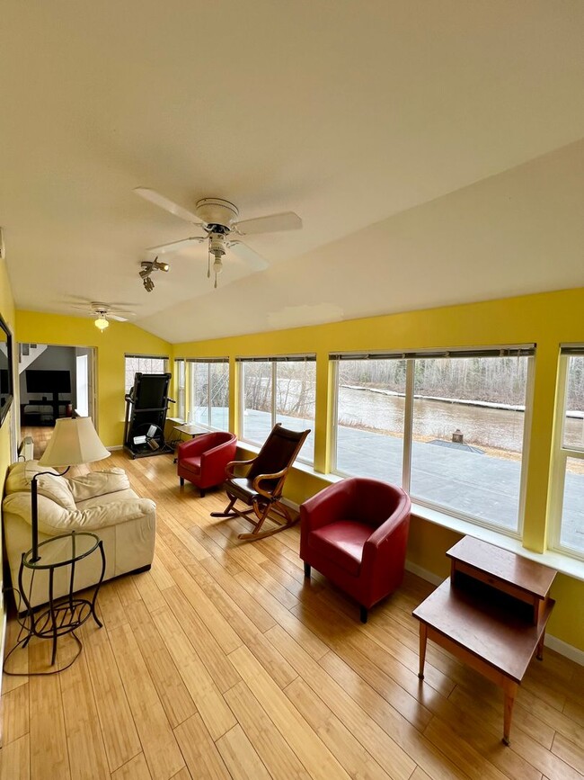 Building Photo - Charming 3-Bedroom Home in Fairbanks / Pet...