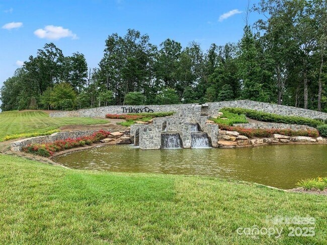 Building Photo - 305 Hemlock Bluff Ct