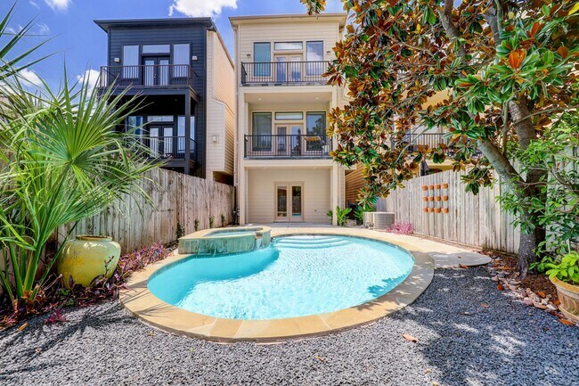 Building Photo - 5202b Rose St