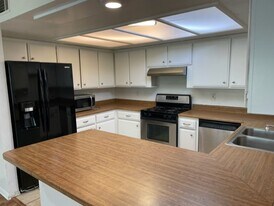 Building Photo - 1315 W Latham Ave