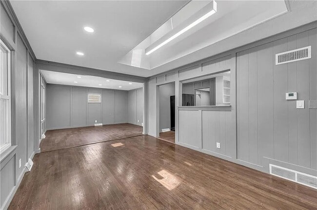 Building Photo - 114 N Emma St