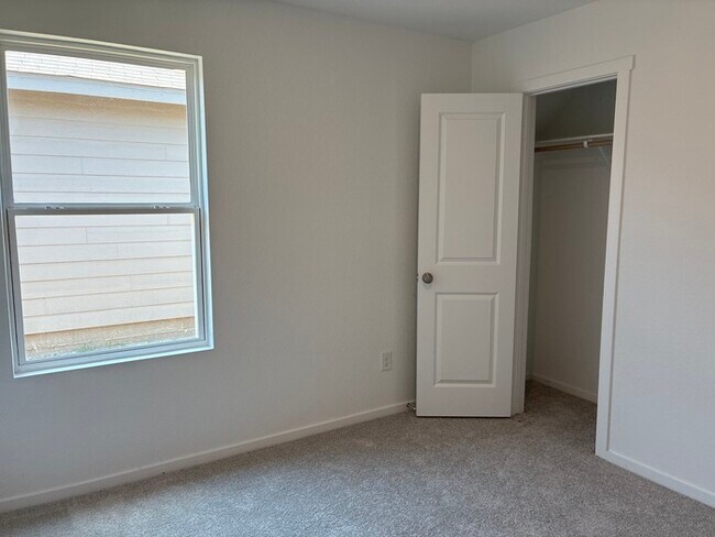 Building Photo - Charming 4 beds 2 baths in San Antonio!