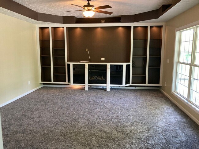 Building Photo - 564 Sunningdale Way