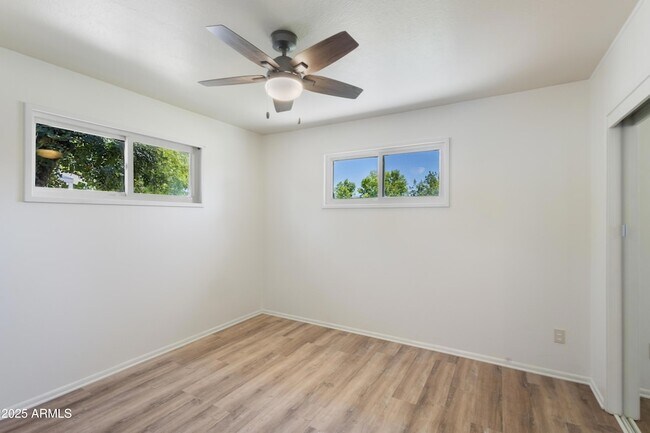 Building Photo - 5742 N 12th Pl
