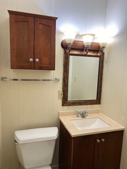 Building Photo - 113 Main St E