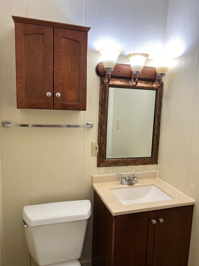 Building Photo - 113 Main St E