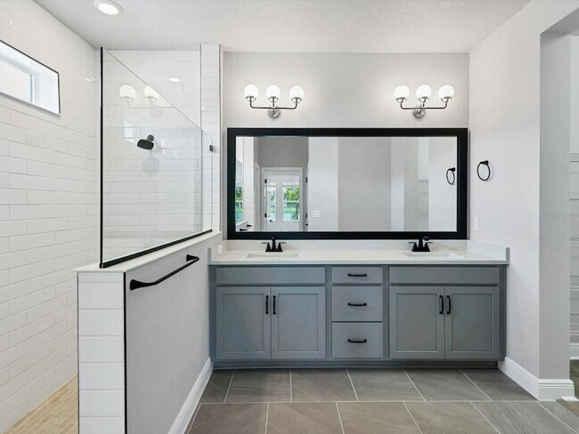 Building Photo - 11991 Richmond Trl