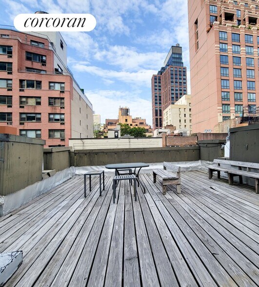 Building Photo - 344 E 51st St