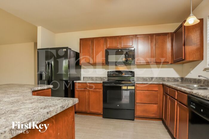 Building Photo - 293 Sonnet Cir