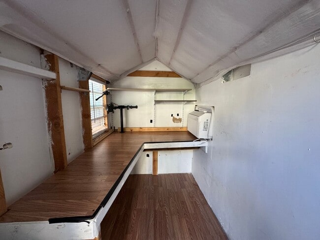 Building Photo - Charming 3Bd/2.5Ba w/Private Yard and New ...