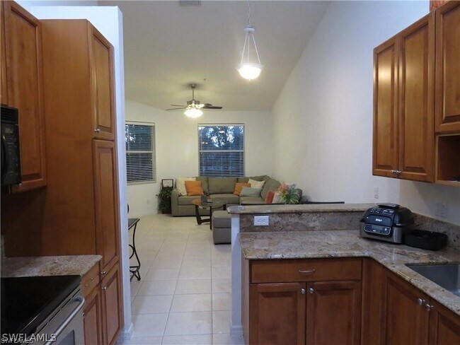 Building Photo - 1305 Mariposa Cir