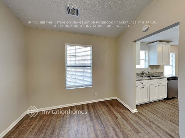 Building Photo - 2200 Ramblewood Cir