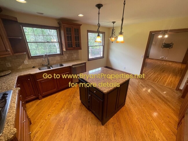 Building Photo - 1250 Dalemere Dr