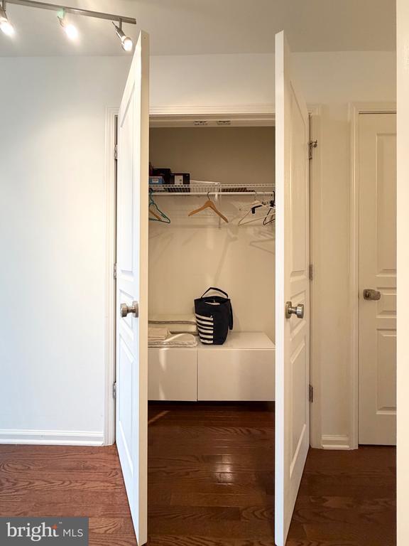 Building Photo - 308 Roarks Trail