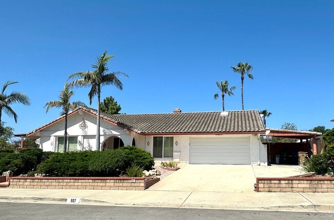 Building Photo - Desirable 4 bedroom home in Mountain View ...