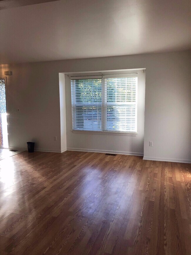 Building Photo - 4171 Inglewood Dr