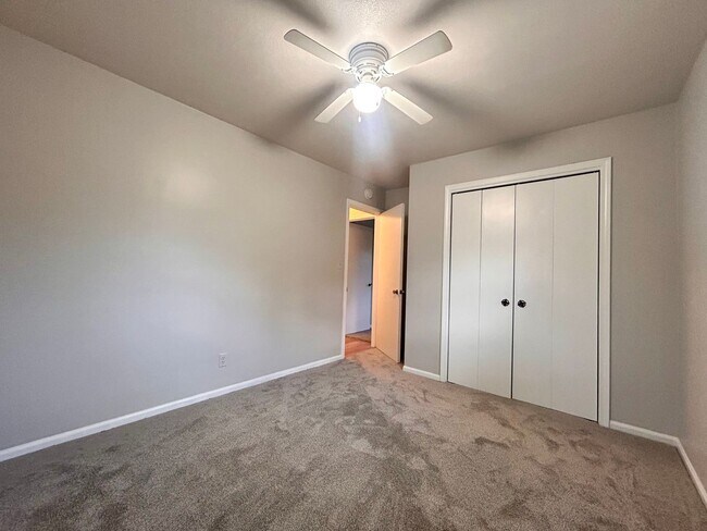 Building Photo - Wallace Ave 3189/3191