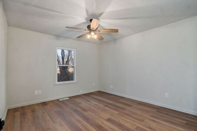 Building Photo - 2941 W Pacific St