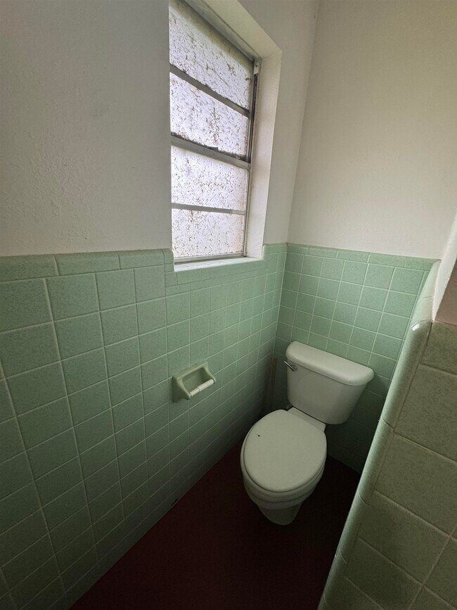 Building Photo - 132 Lake Breeze Dr