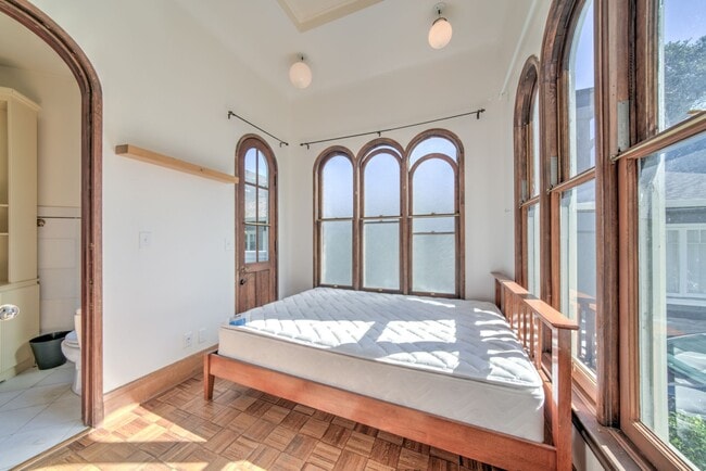 Building Photo - 2225 Blake St