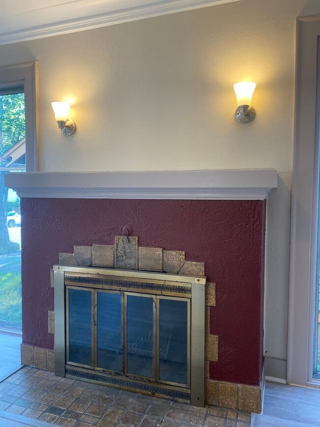 Building Photo - Charming Mt. Tabor Home with Loft & Basement Bonus Space!