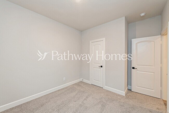 Building Photo - 628 Brookside Dr