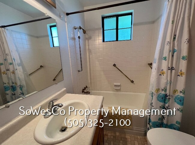 Building Photo - FULLY FURNISHED  3 Bedroom - Short or Long...