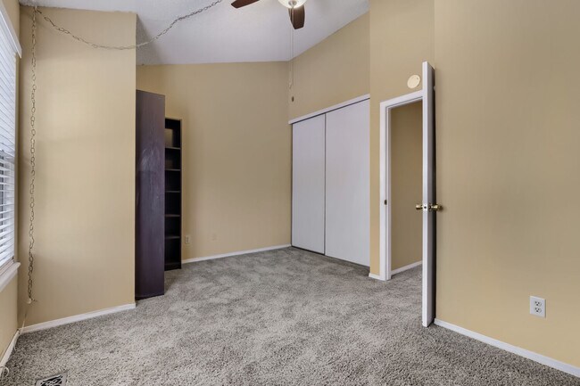 Building Photo - 6749 Mountain Top Ln