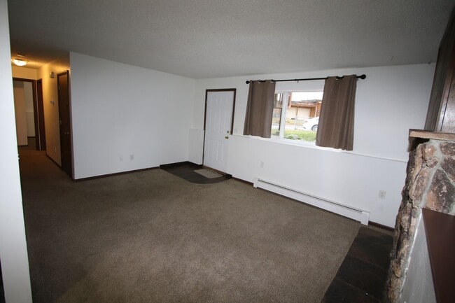 Building Photo - 710 Dogwood St