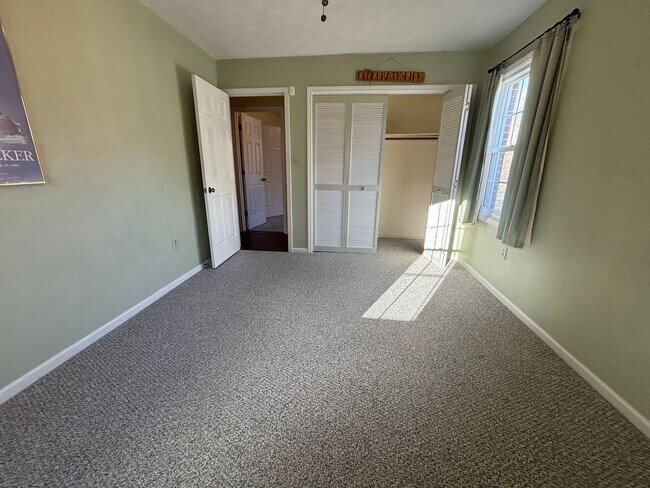 Building Photo - 136 Grimes St