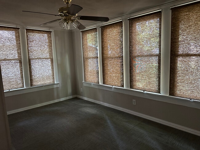 Building Photo - 629 Dunn St
