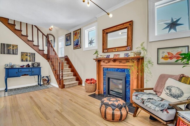 Building Photo - Charming luxury meets timeless character in the heart of West Wash Park - Available NOW!!